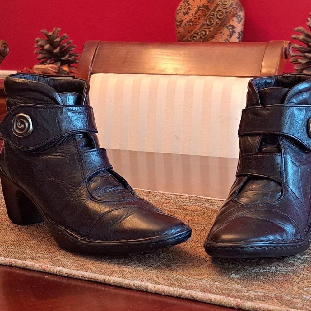Josef seibel women's boots black size 7 1/2 or europe 38